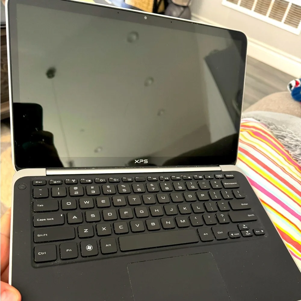 Dell ultra book xps L321x 13.3 inch screen windows i5